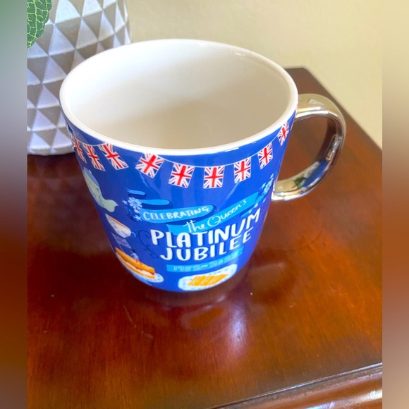 Tesco Home Kitchen 2 Collectible Platinum Jubilee China Coffee Cups